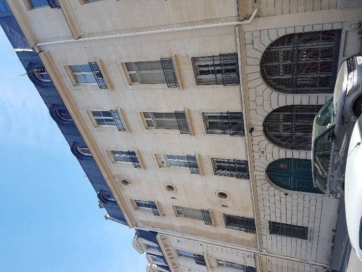 Bureaux d&rsquo;une représentation diplomatique dans un immeuble ancien