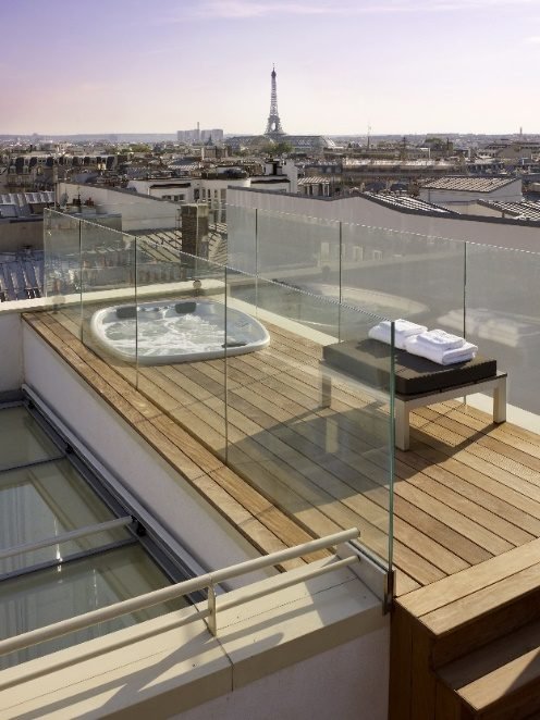 Restructuration d’un appartement et aménagement d’une terrasse sur les toits